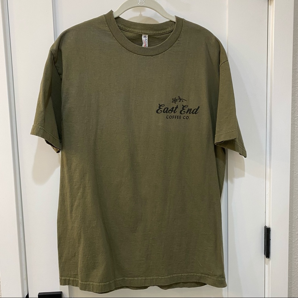 🔥3 for 20🔥 Unisex short-sleeve graphic tee. Olive green, Sz L.